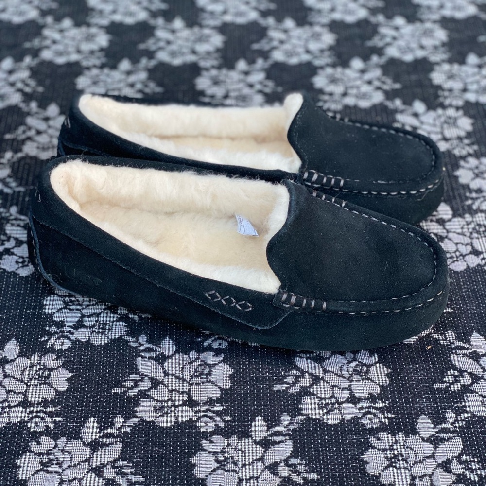 UGG Ansley Slipper Women’s size 9 Black